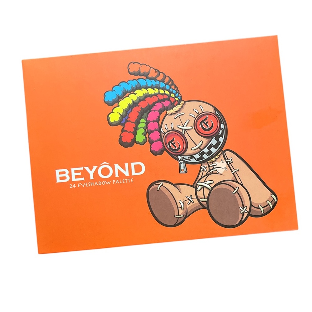 NEW (in box) BEYOND 24 Eyeshadow Palette. Colorful Shimmer and Matte shadows